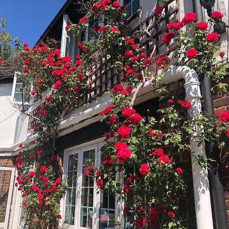 Hazelwick Guest House Hookwood Екстериор снимка