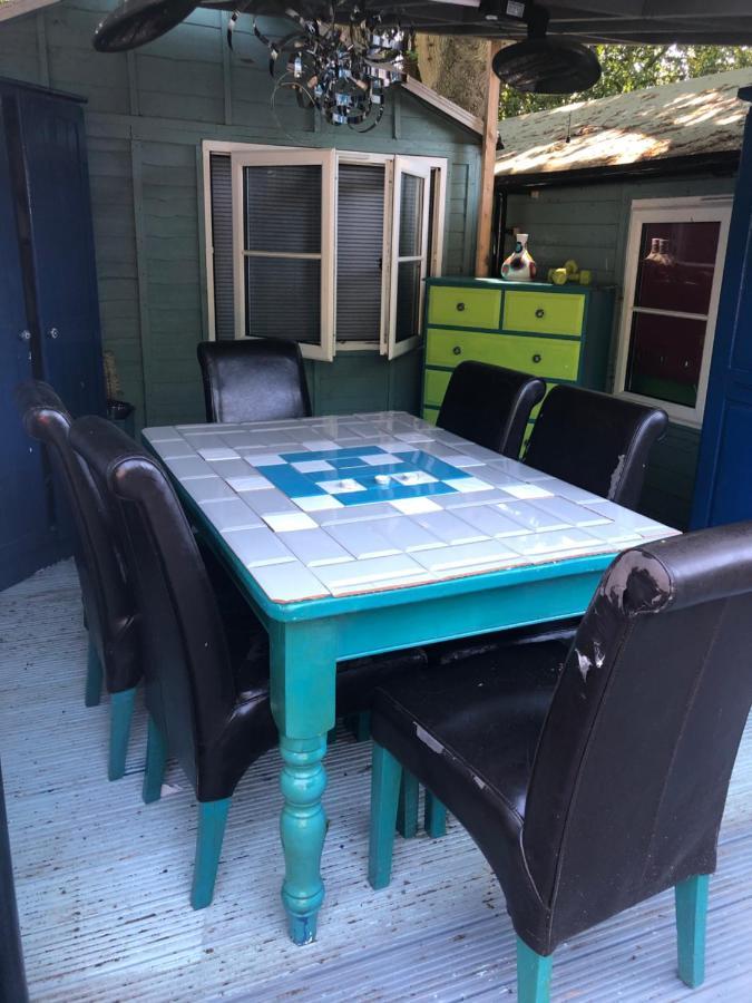 Hazelwick Guest House Hookwood Екстериор снимка