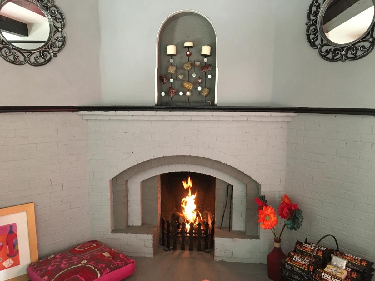 Hazelwick Guest House Hookwood Екстериор снимка