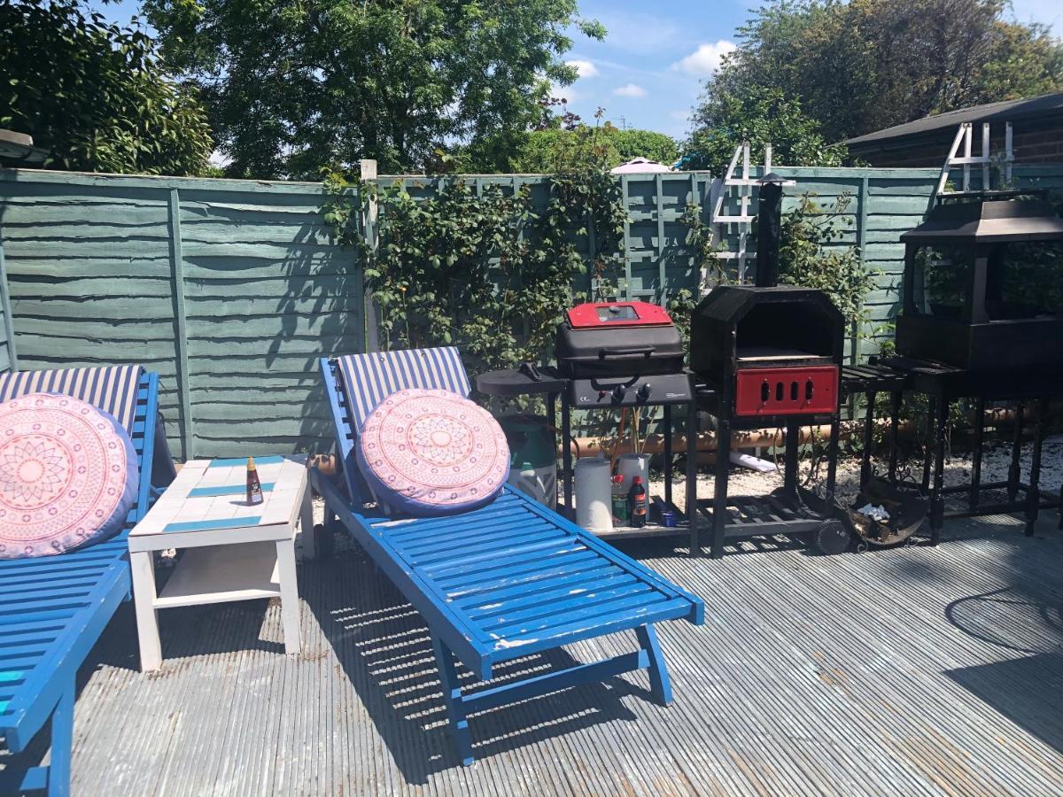 Hazelwick Guest House Hookwood Екстериор снимка