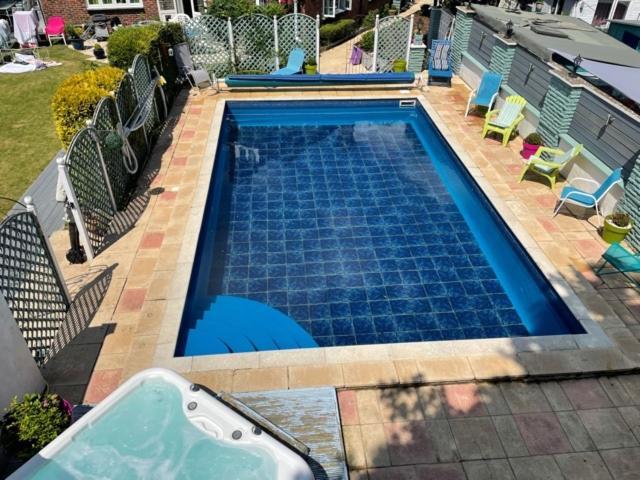 Hazelwick Guest House Hookwood Екстериор снимка