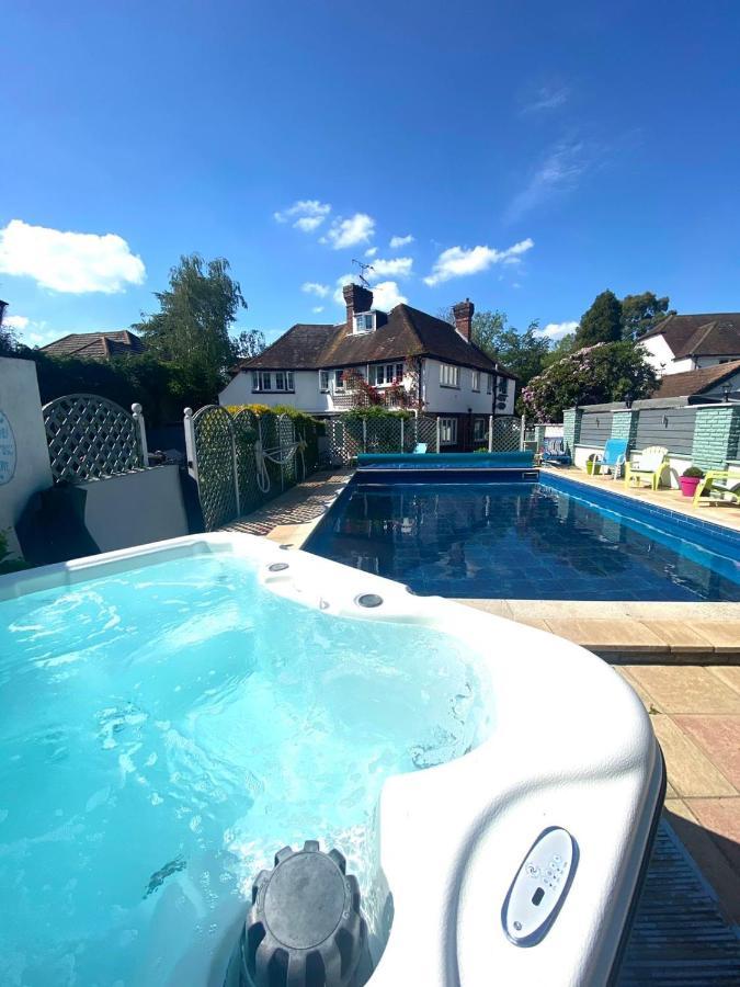 Hazelwick Guest House Hookwood Екстериор снимка