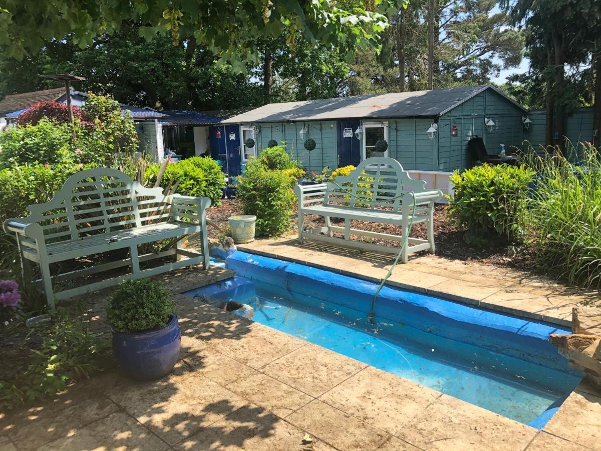 Hazelwick Guest House Hookwood Екстериор снимка