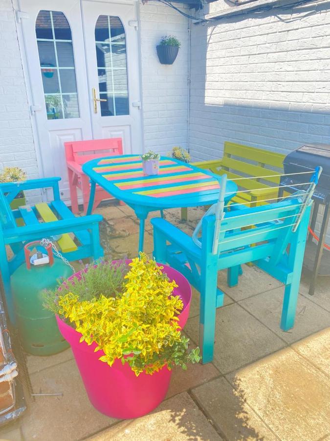 Hazelwick Guest House Hookwood Екстериор снимка